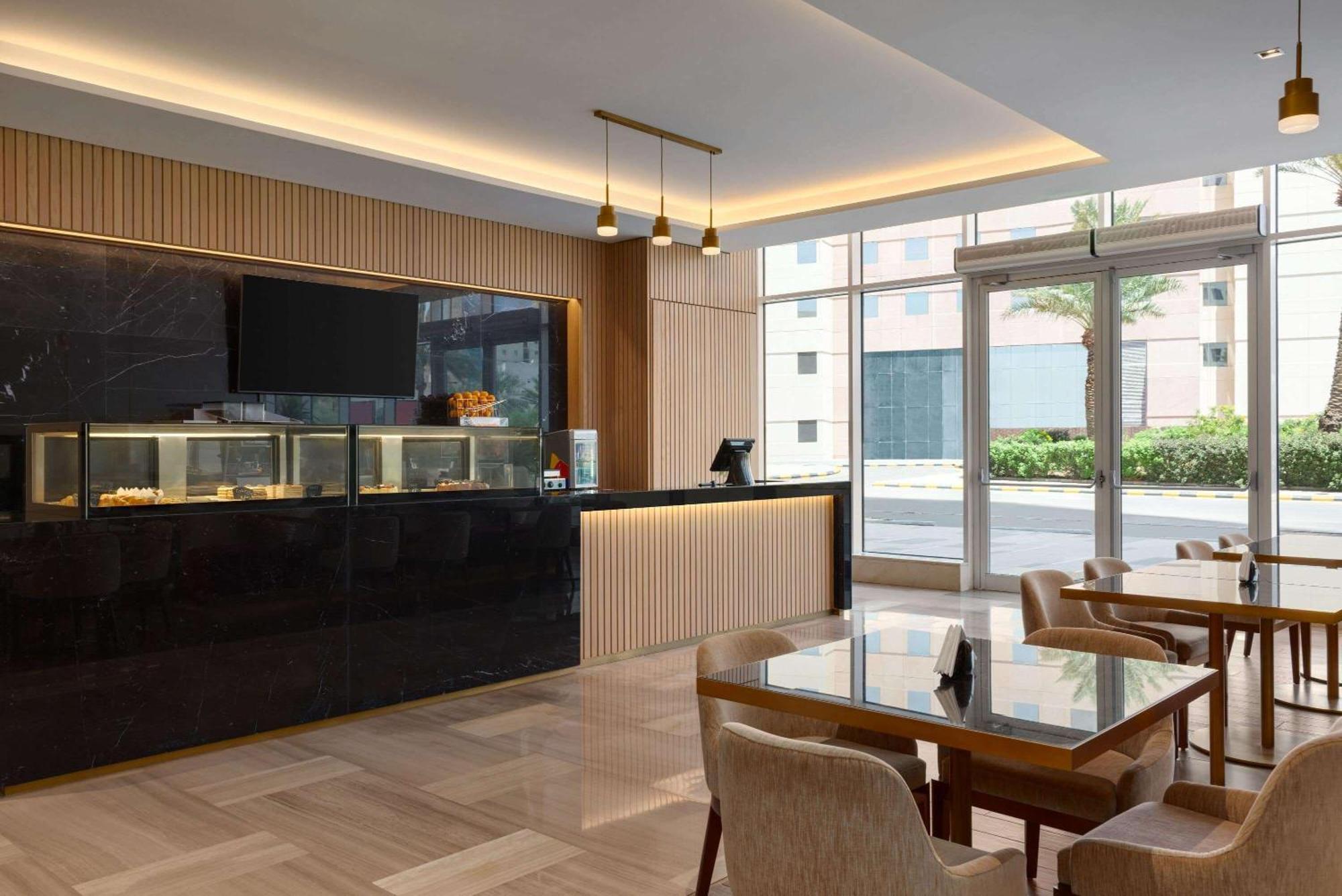 Ramada By Wyndham Riyadh King Fahd Road Eksteriør bilde The Lounge at KLIA